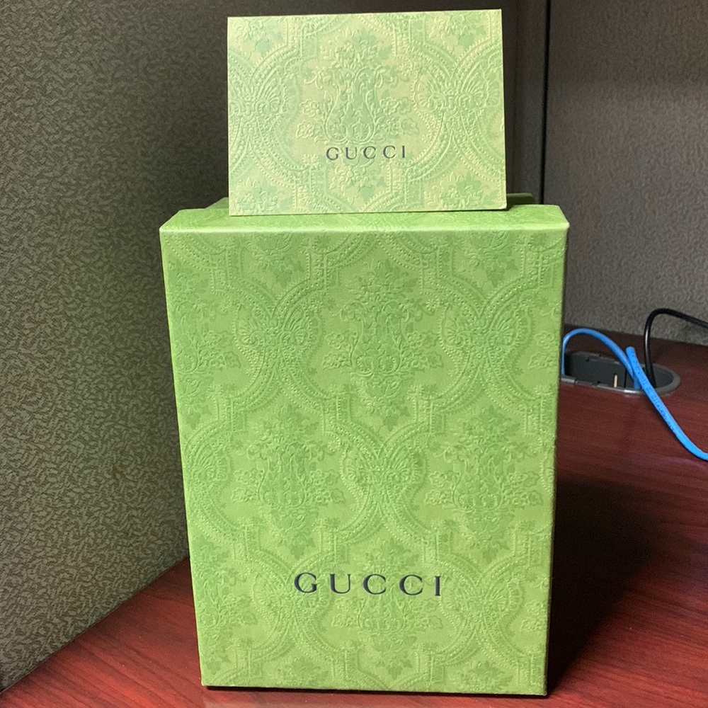 Gucci sneakers size 22